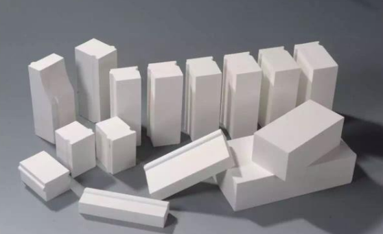 氧化(hua)鋁襯(chen)磚